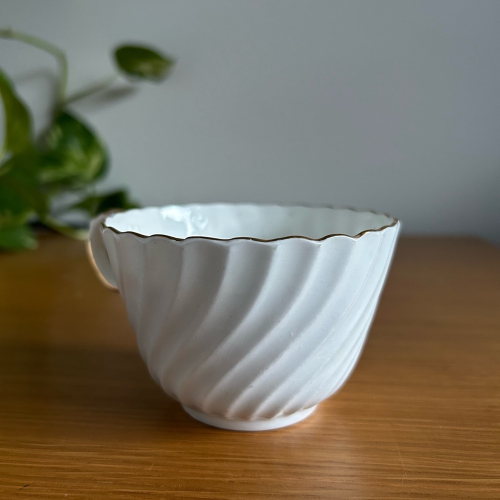 Aynsley Teacup - Picture 6 of 12